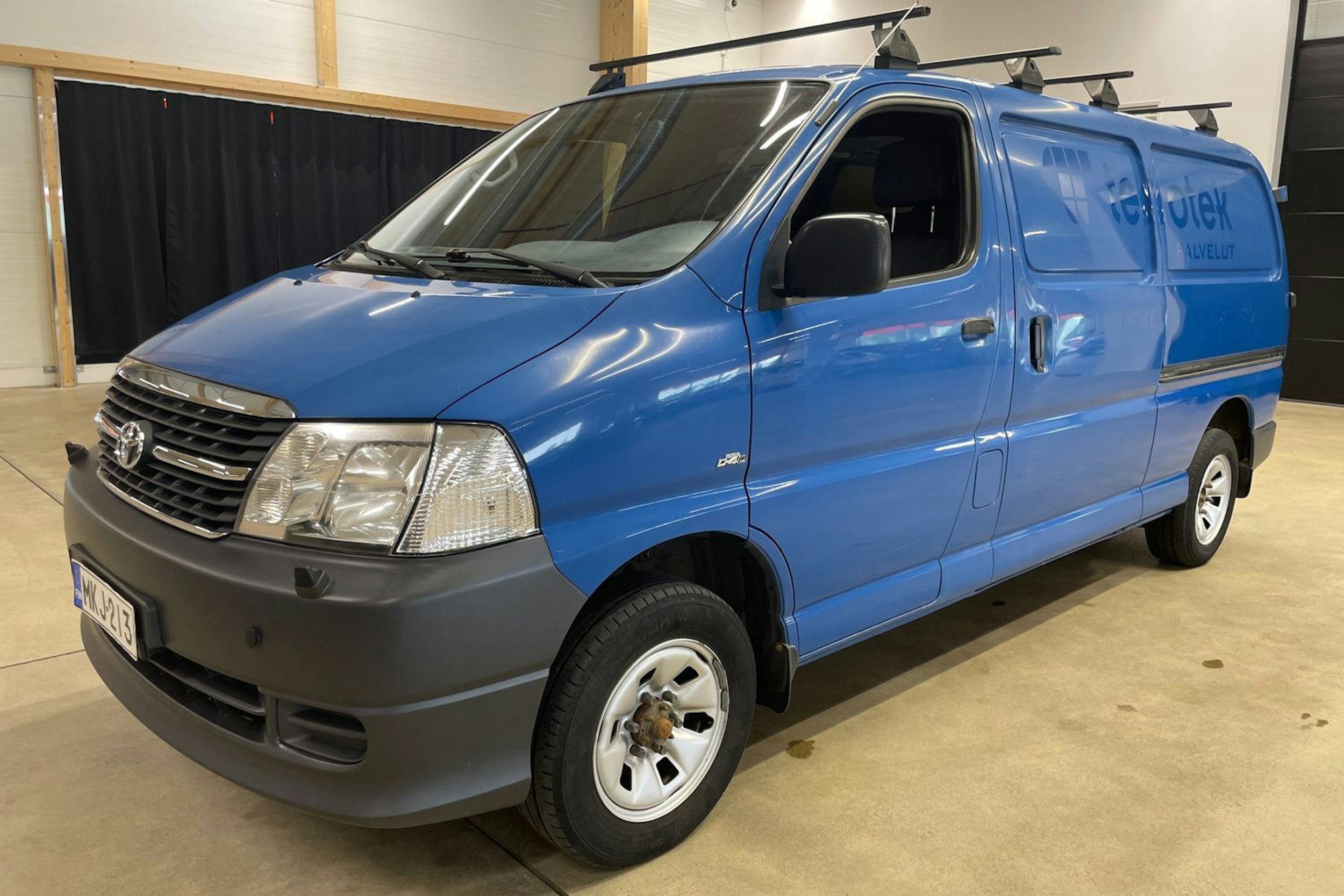sininen Toyota Hiace 2010 kuva 13.