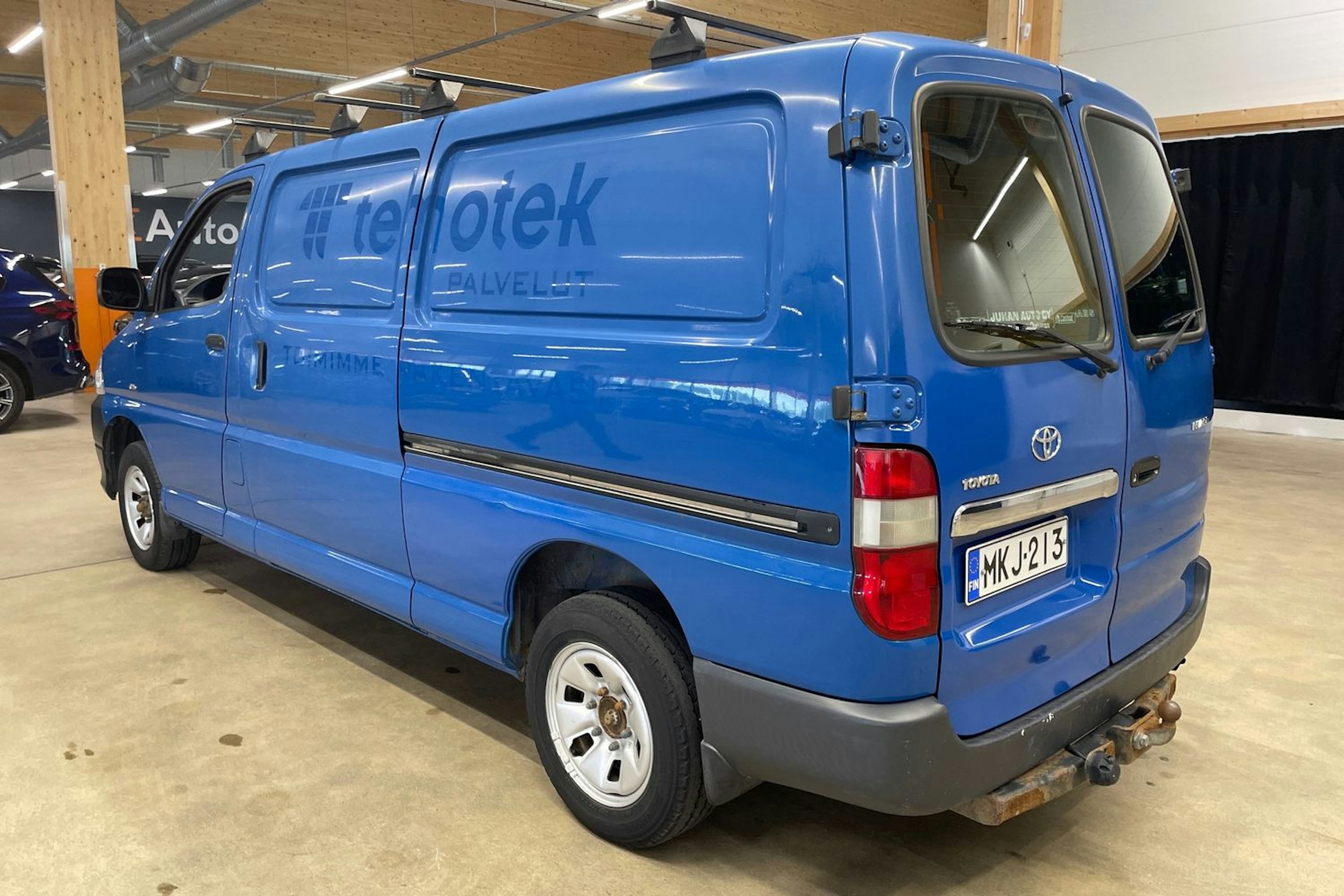 sininen Toyota Hiace 2010 kuva 14.