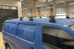 sininen Toyota Hiace 2010 kuva 16.