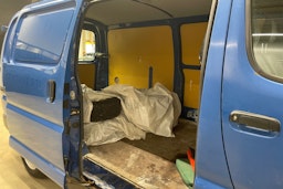 sininen Toyota Hiace 2010 kuva 17.