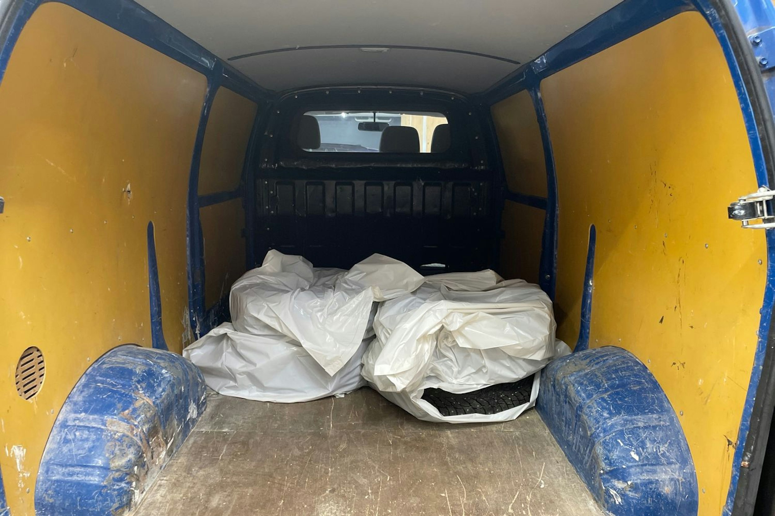 sininen Toyota Hiace 2010 kuva 19.