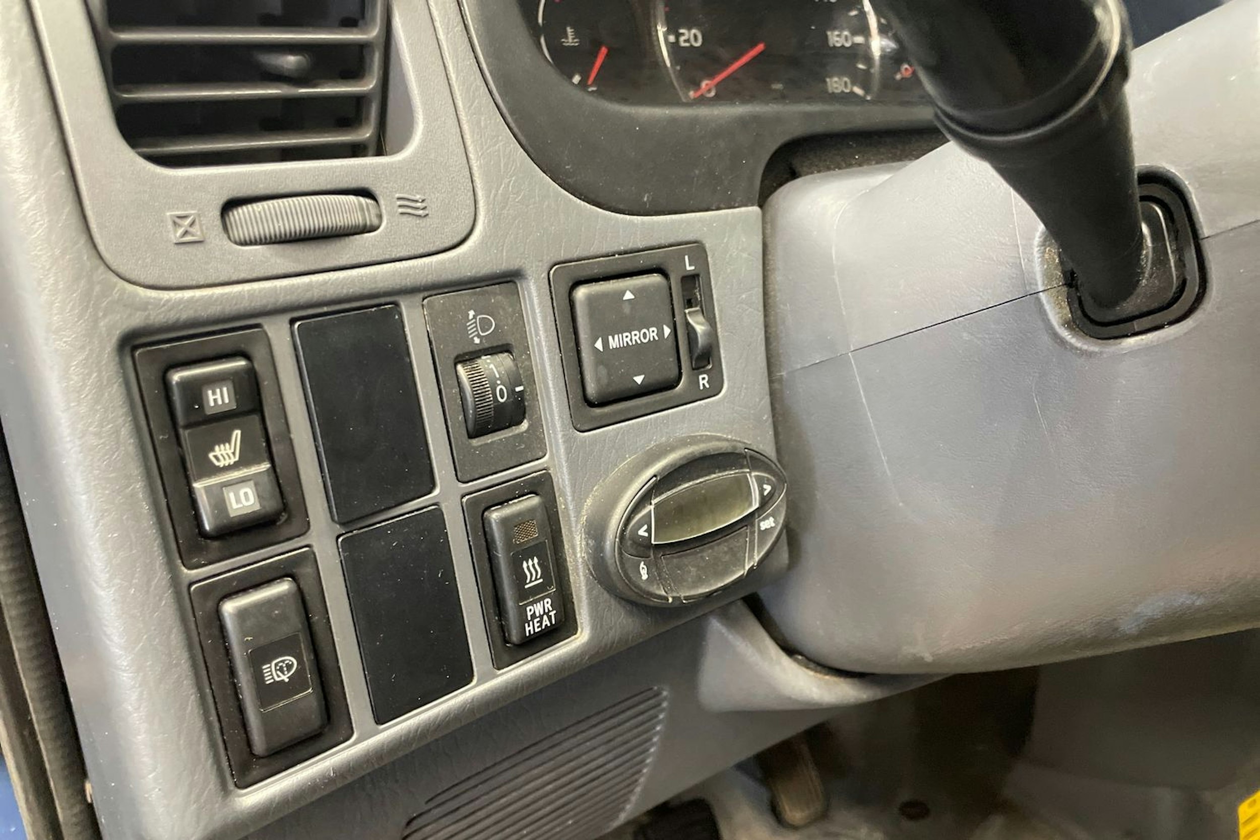 sininen Toyota Hiace 2010 kuva 22.