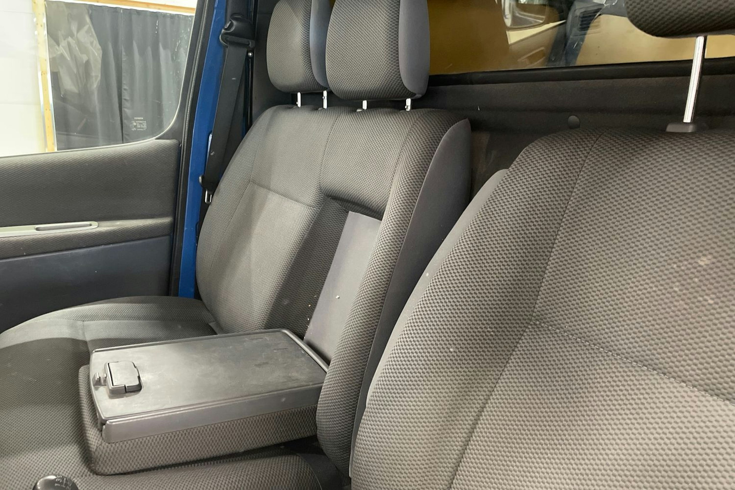 sininen Toyota Hiace 2010 kuva 23.