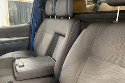 sininen Toyota Hiace 2010 kuva 23.