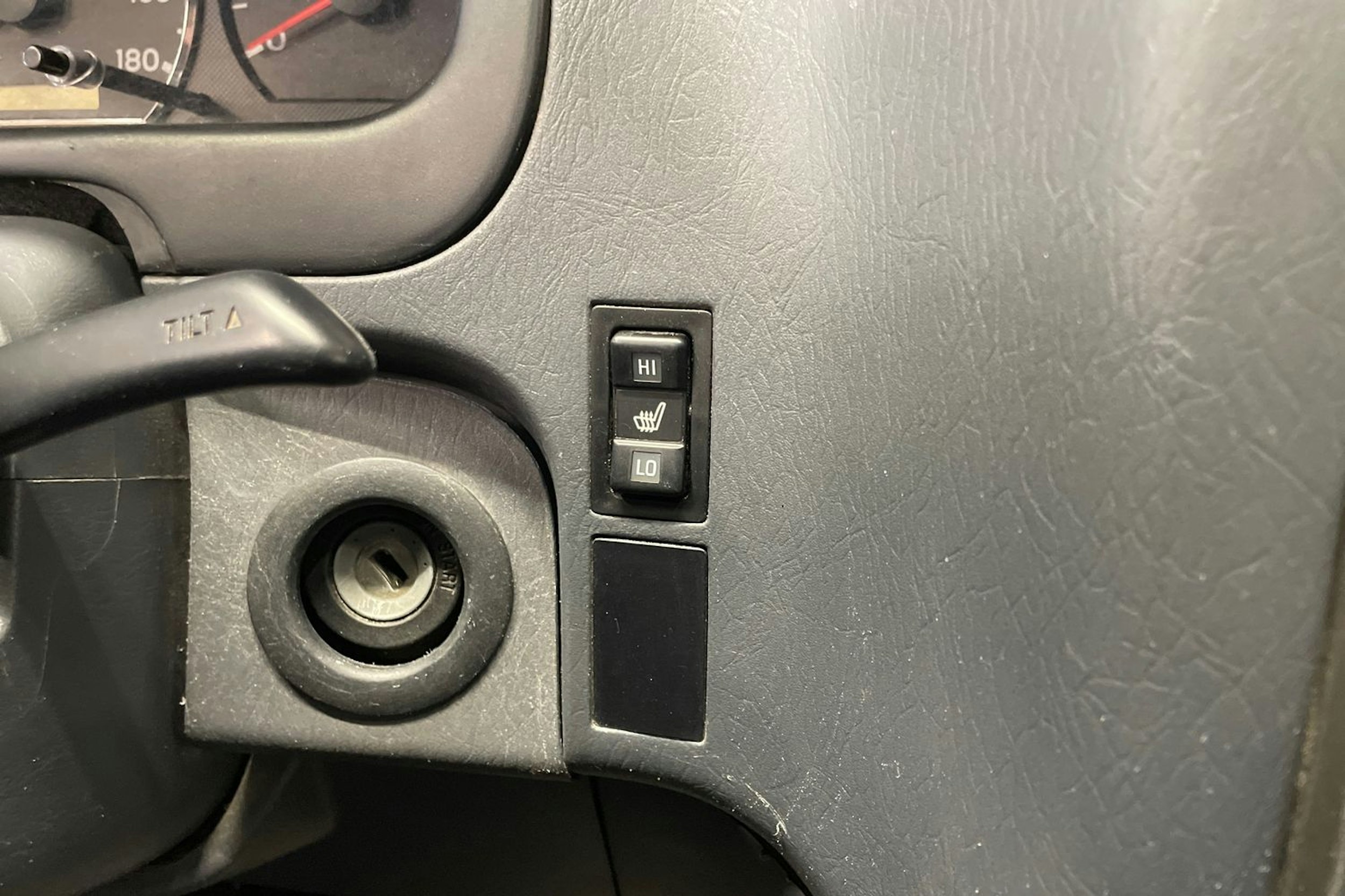 sininen Toyota Hiace 2010 kuva 25.