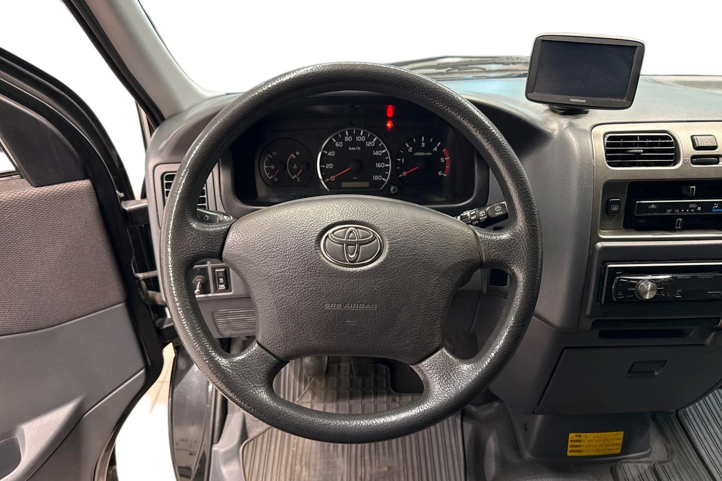 musta Toyota Hiace 2011 kuva 9.