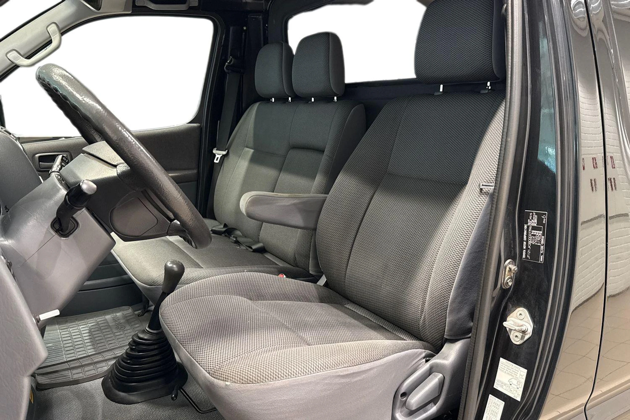 musta Toyota Hiace 2011 kuva 11.