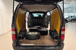 musta Toyota Hiace 2011 kuva 16.