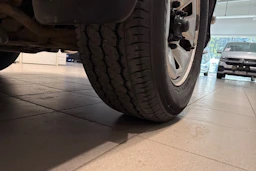 musta Toyota Hiace 2011 kuva 19.