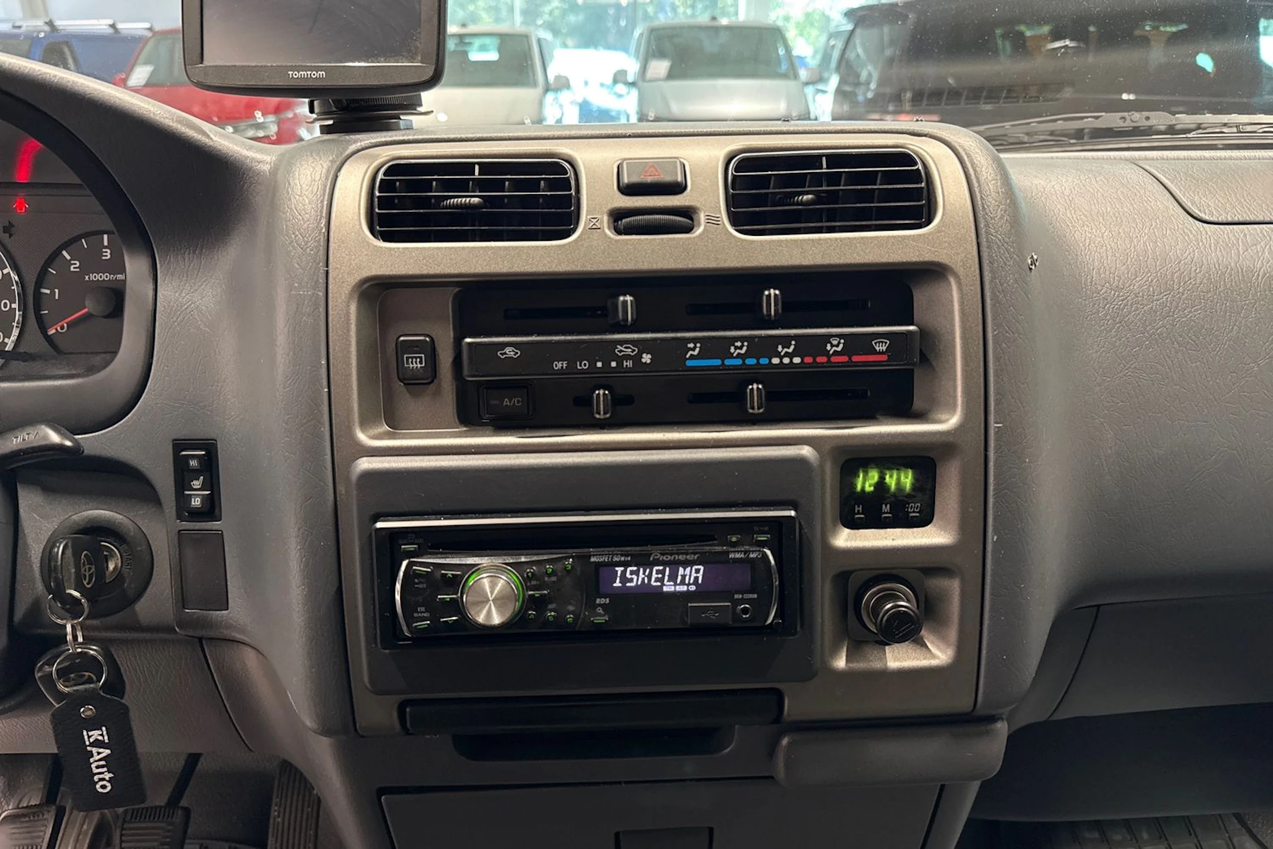 musta Toyota Hiace 2011 kuva 20.