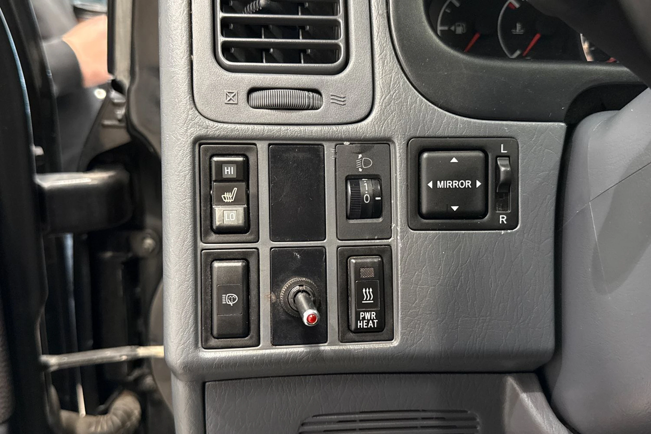 musta Toyota Hiace 2011 kuva 21.