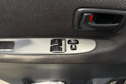 musta Toyota Hiace 2011 kuva 22.