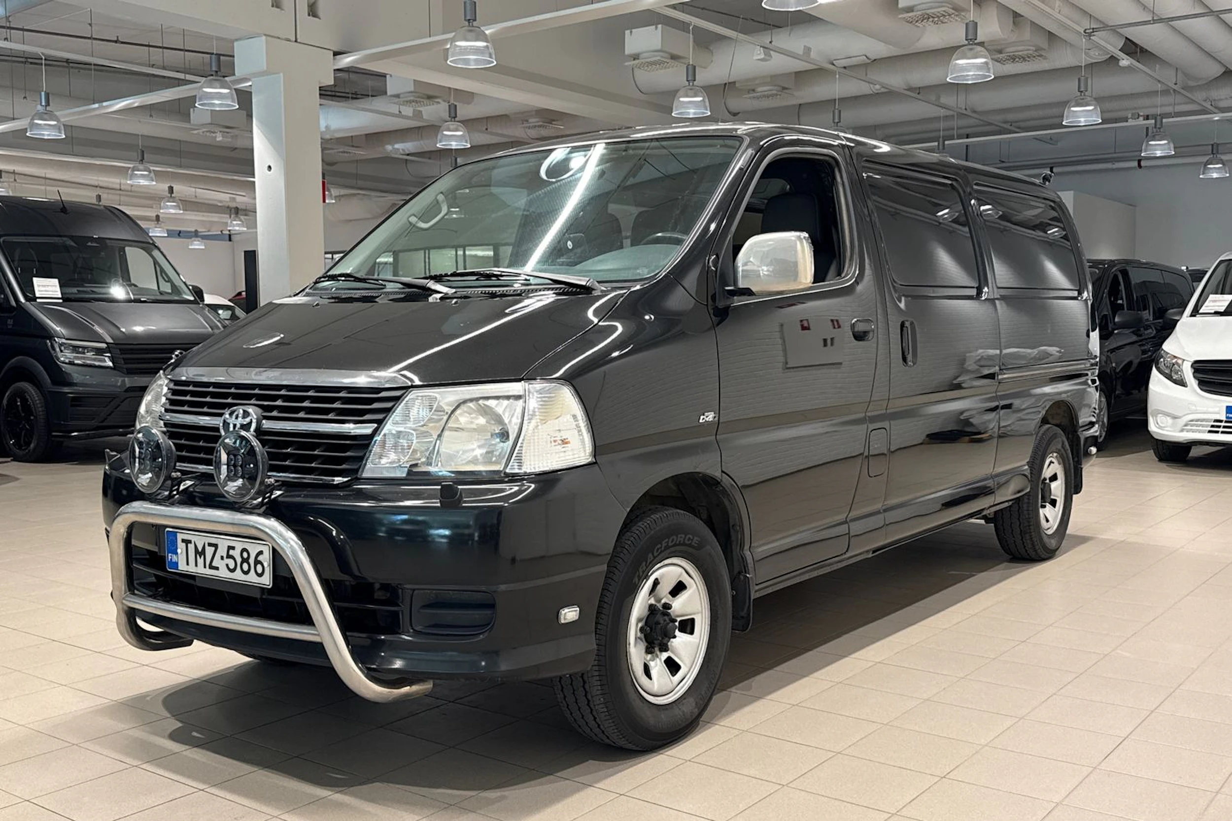 musta Toyota Hiace 2011 kuva 25.