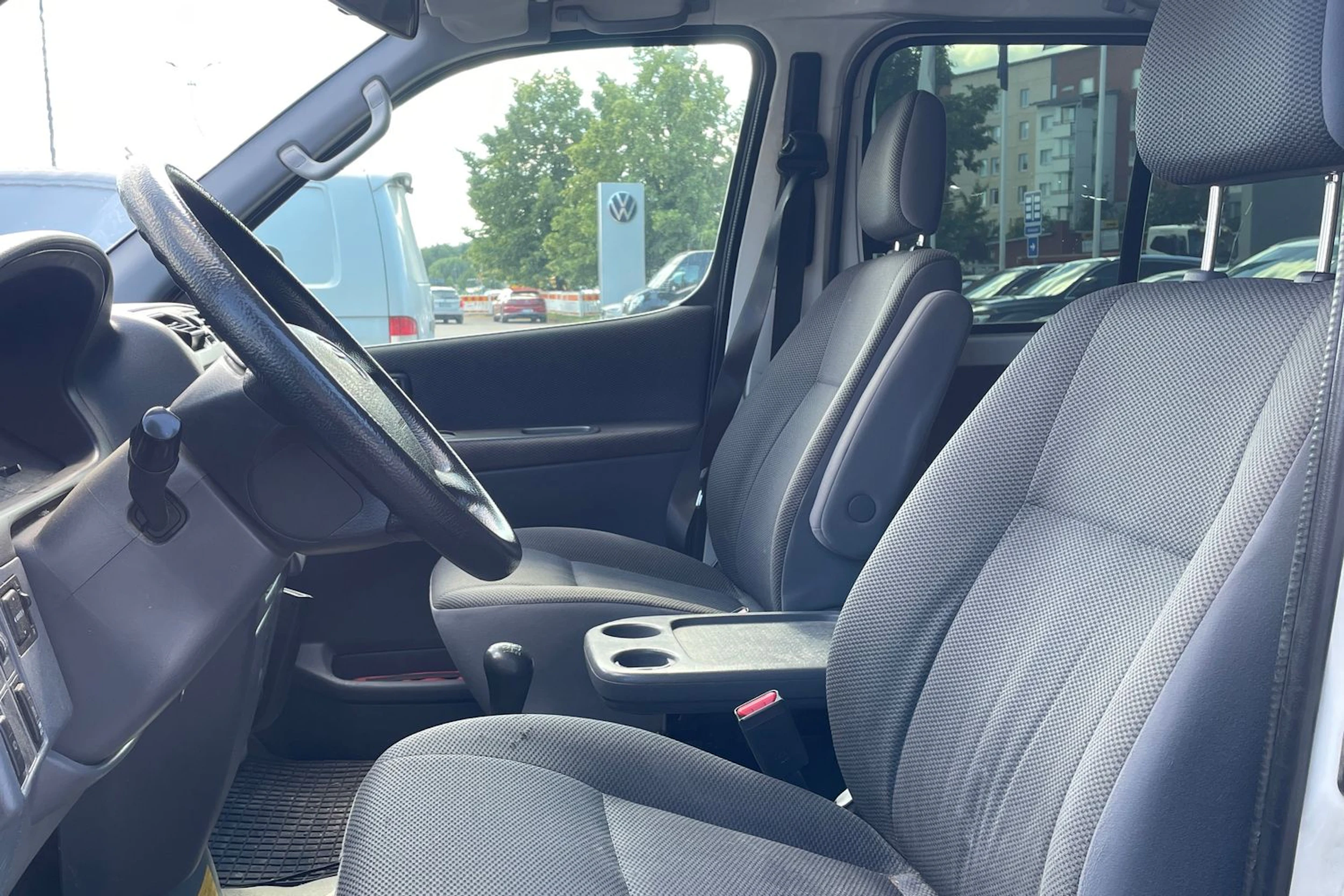 valkoinen Toyota Hiace 2010 kuva 5.