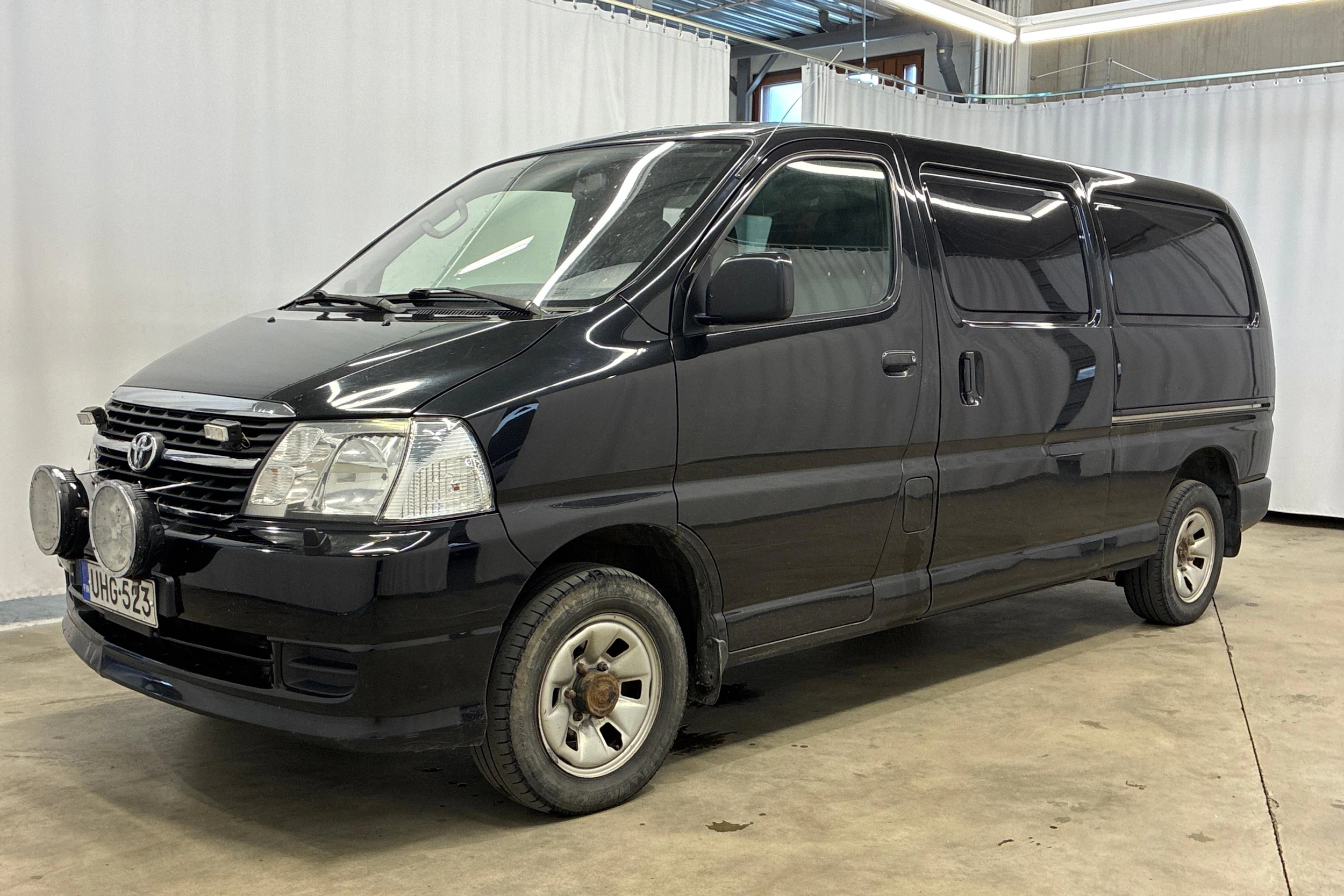 valkoinen Toyota Hiace 2010 kuva 3.