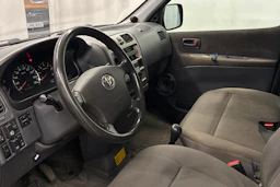 valkoinen Toyota Hiace 2010 kuva 4.