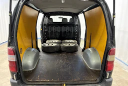 valkoinen Toyota Hiace 2010 kuva 6.
