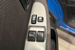 sininen Toyota HIACE 2011 kuva 15.