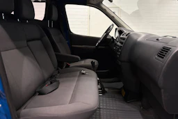 sininen Toyota HIACE 2011 kuva 22.