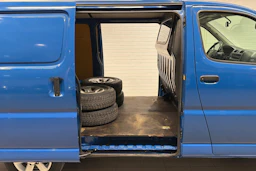 sininen Toyota HIACE 2011 kuva 23.