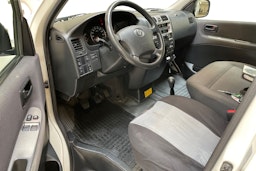 valkoinen Toyota Hiace 2011 kuva 7.