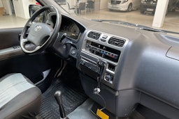 valkoinen Toyota Hiace 2011 kuva 15.