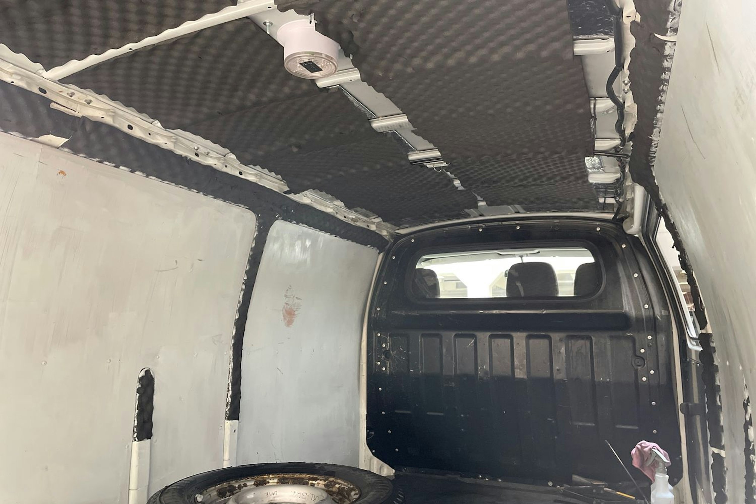 valkoinen Toyota Hiace 2011 kuva 19.