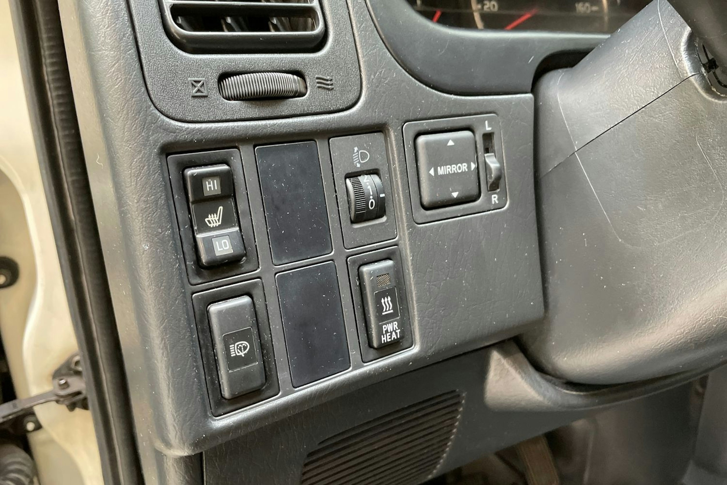valkoinen Toyota Hiace 2011 kuva 20.