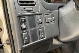 valkoinen Toyota Hiace 2011 kuva 20.