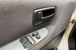 valkoinen Toyota Hiace 2011 kuva 21.