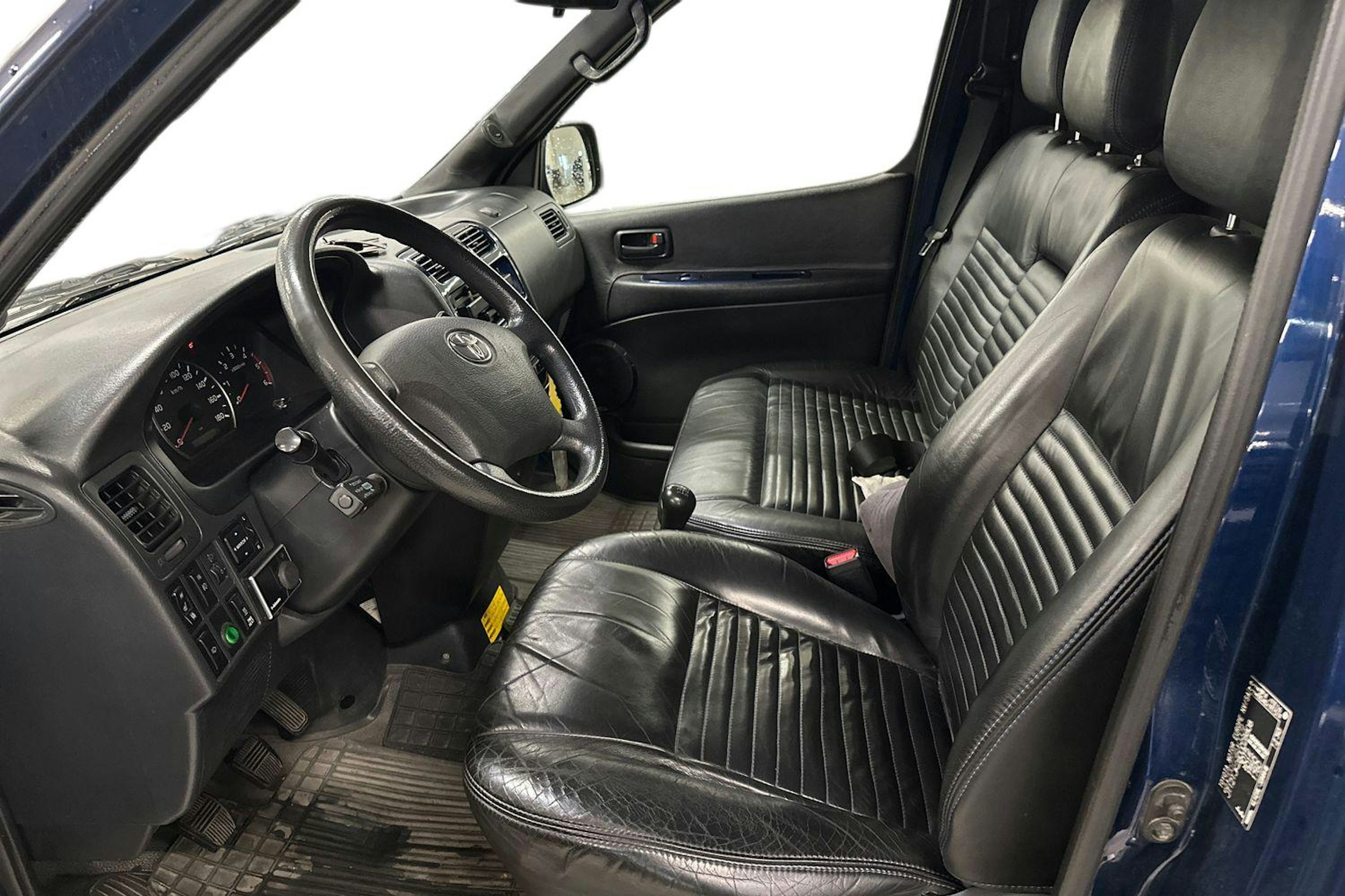 sininen Toyota Hiace 2011 kuva 3.