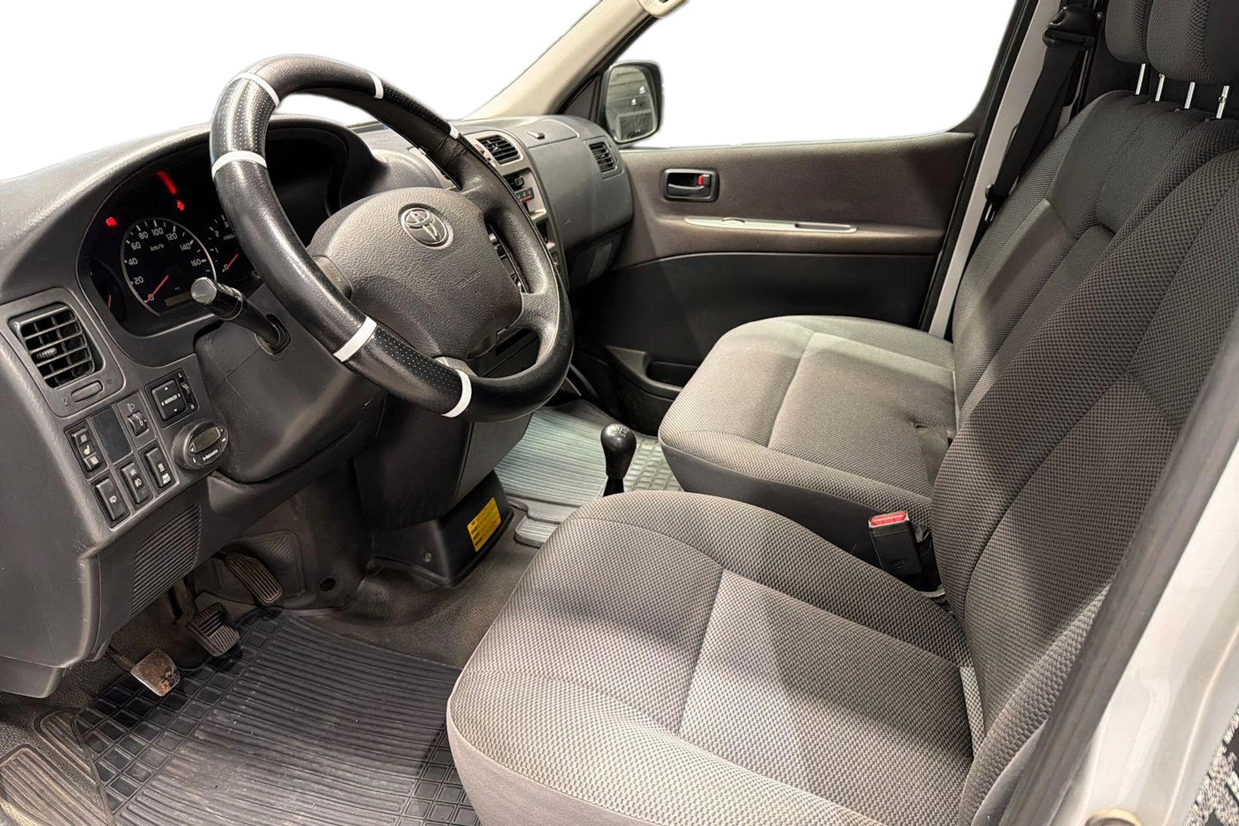 Hopea Toyota HIACE 2011 kuva 8.