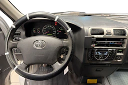 Hopea Toyota HIACE 2011 kuva 9.