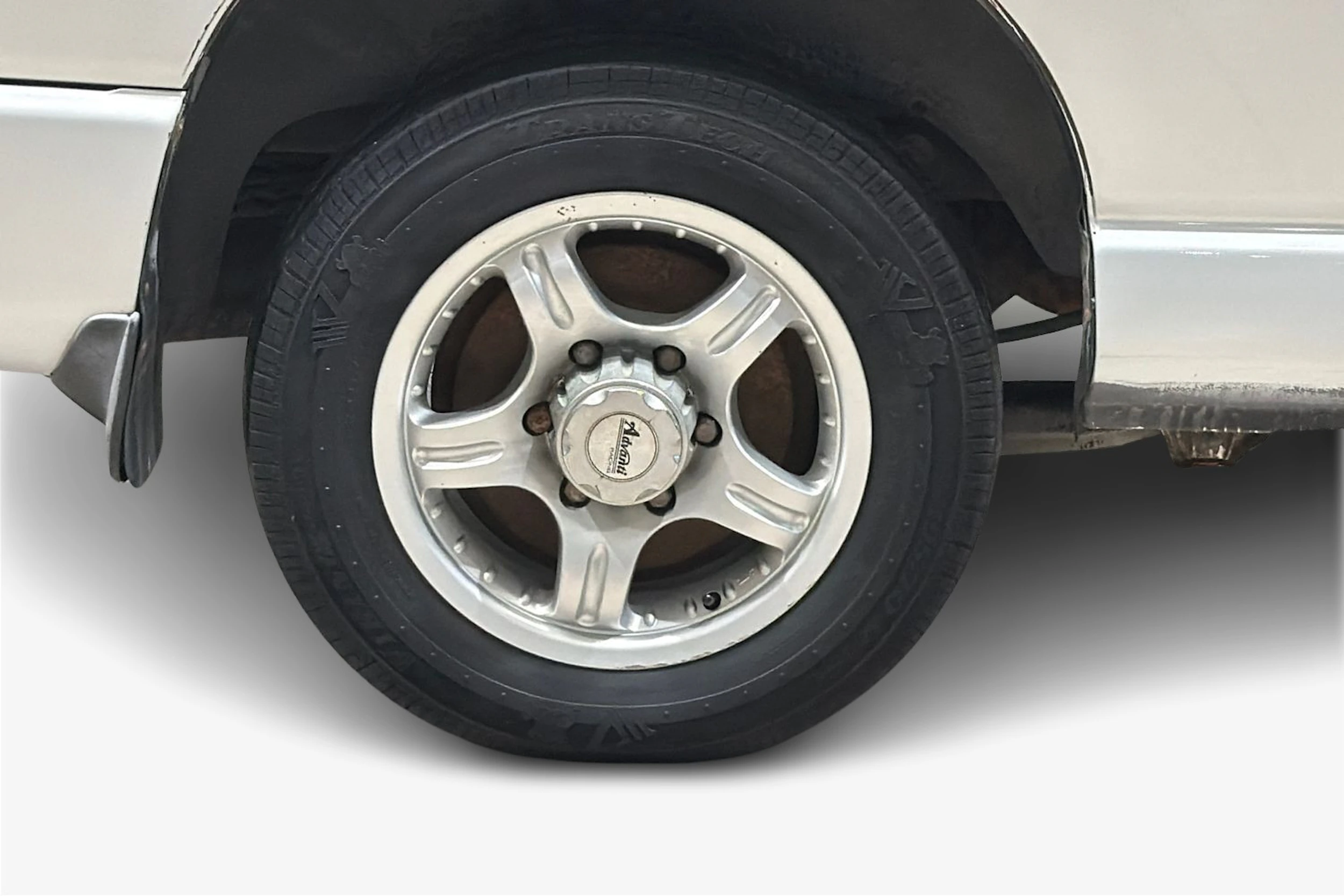 Hopea Toyota HIACE 2011 kuva 12.