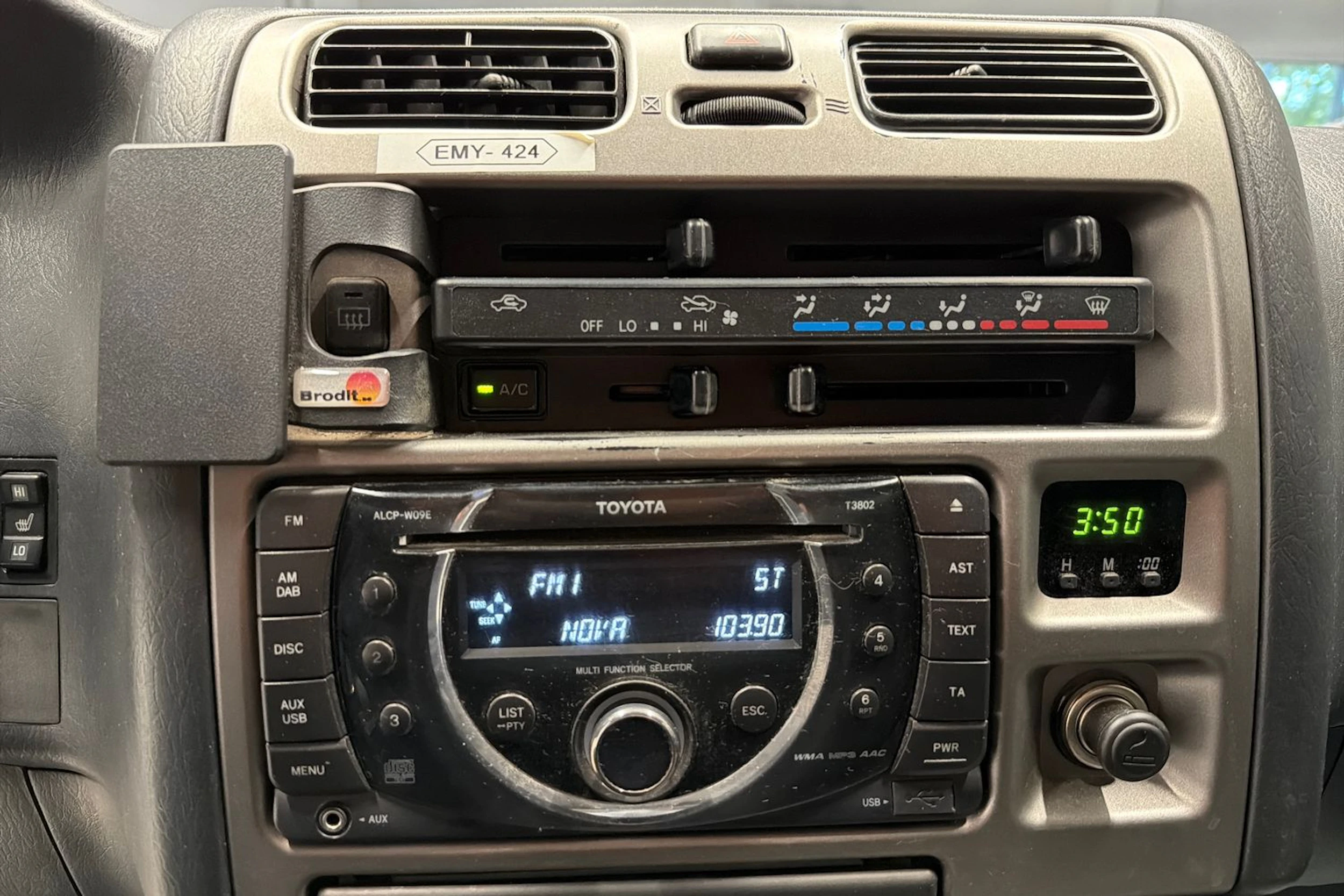 Hopea Toyota HIACE 2011 kuva 15.