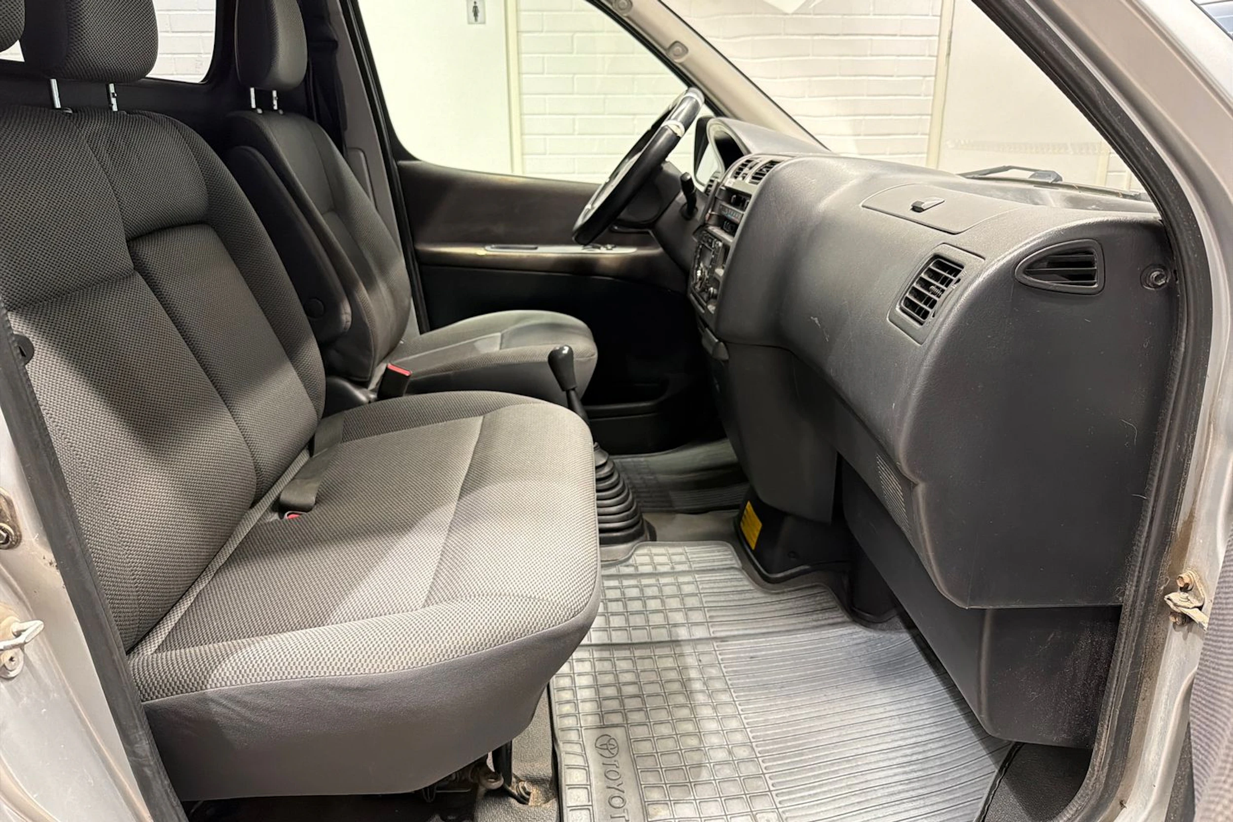 Hopea Toyota HIACE 2011 kuva 18.