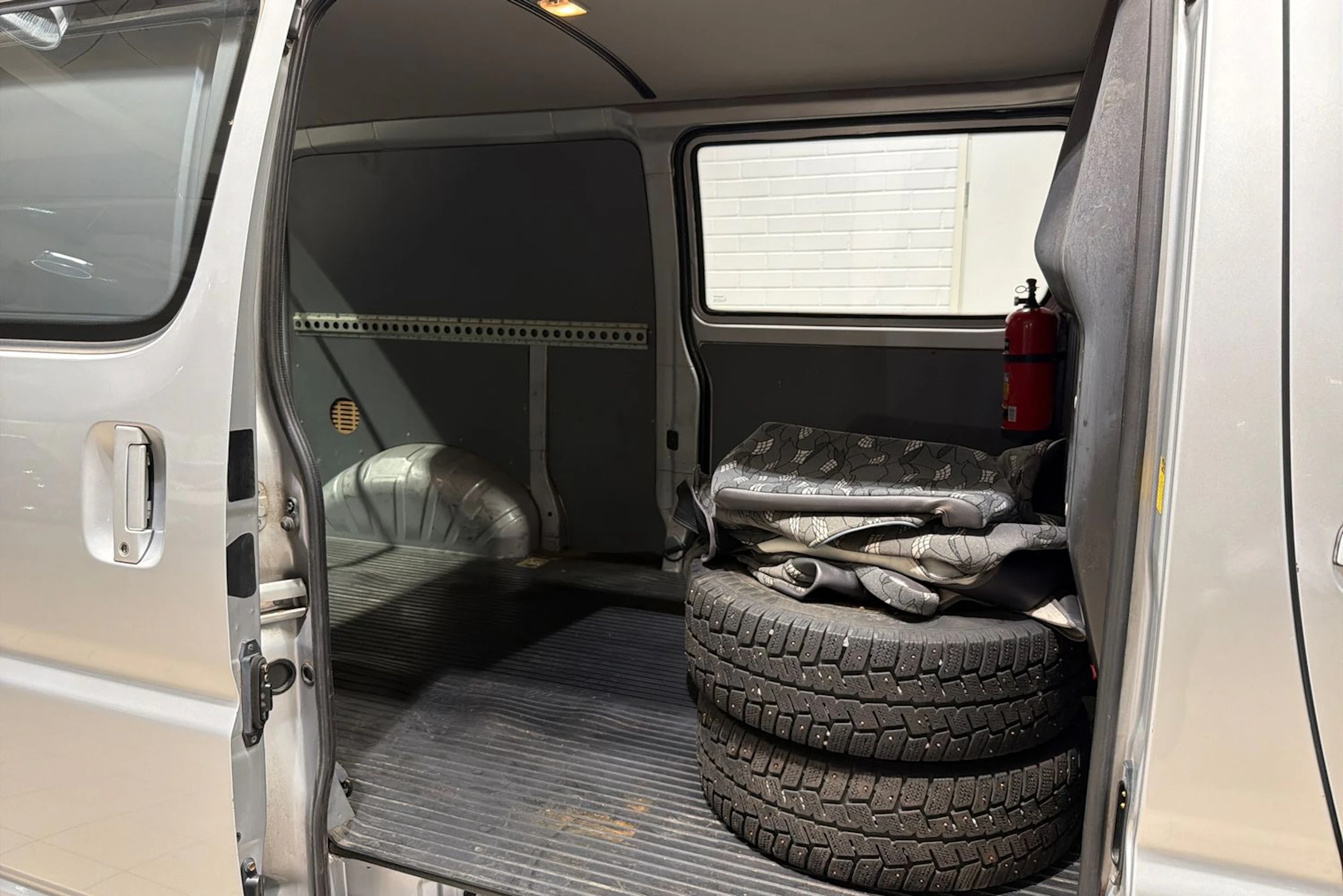 Hopea Toyota HIACE 2011 kuva 19.