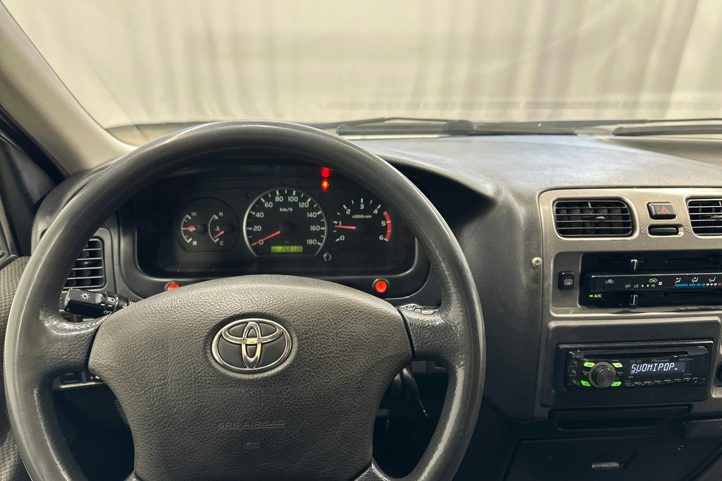 valkoinen Toyota Hiace 2011 kuva 13.