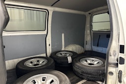 valkoinen Toyota Hiace 2011 kuva 19.