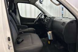 valkoinen Toyota Hiace 2011 kuva 21.