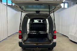 valkoinen Toyota Hiace 2011 kuva 22.