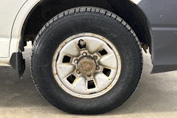 valkoinen Toyota Hiace 2011 kuva 24.