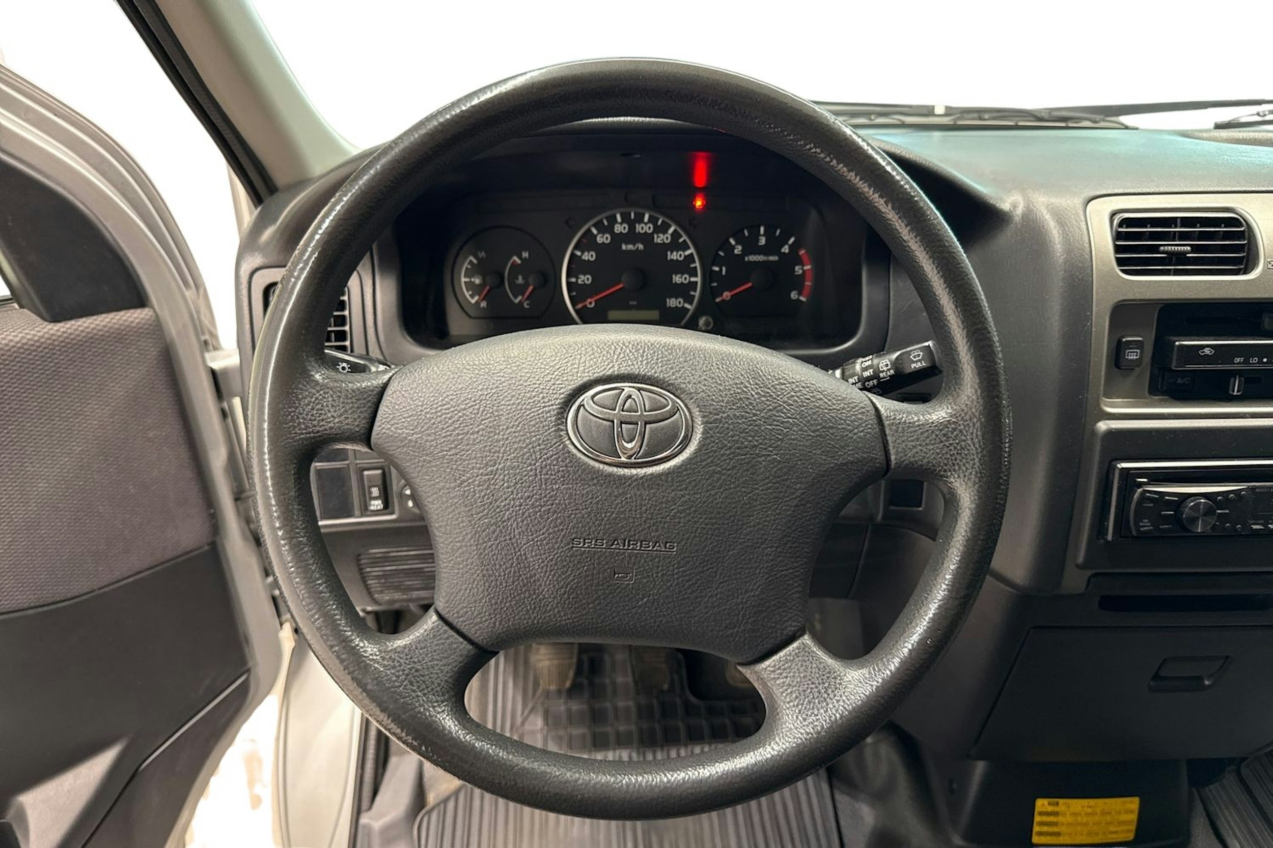 Hopea Toyota HIACE 2011 kuva 9.