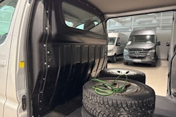Hopea Toyota HIACE 2011 kuva 16.