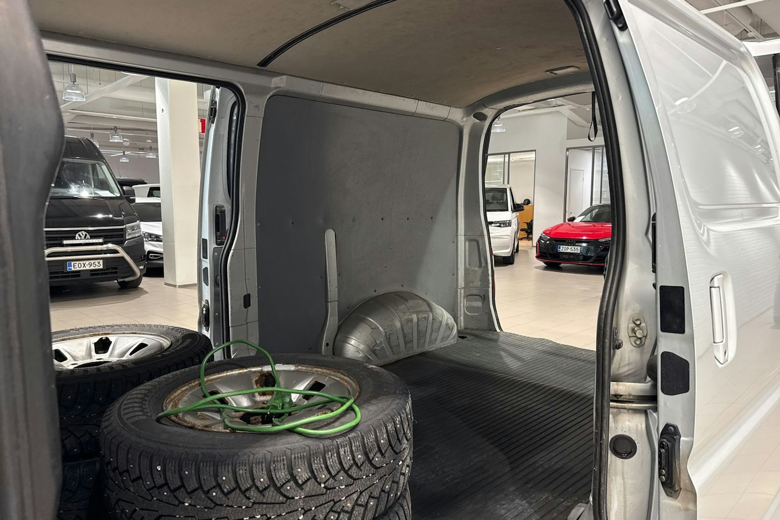 Hopea Toyota HIACE 2011 kuva 17.