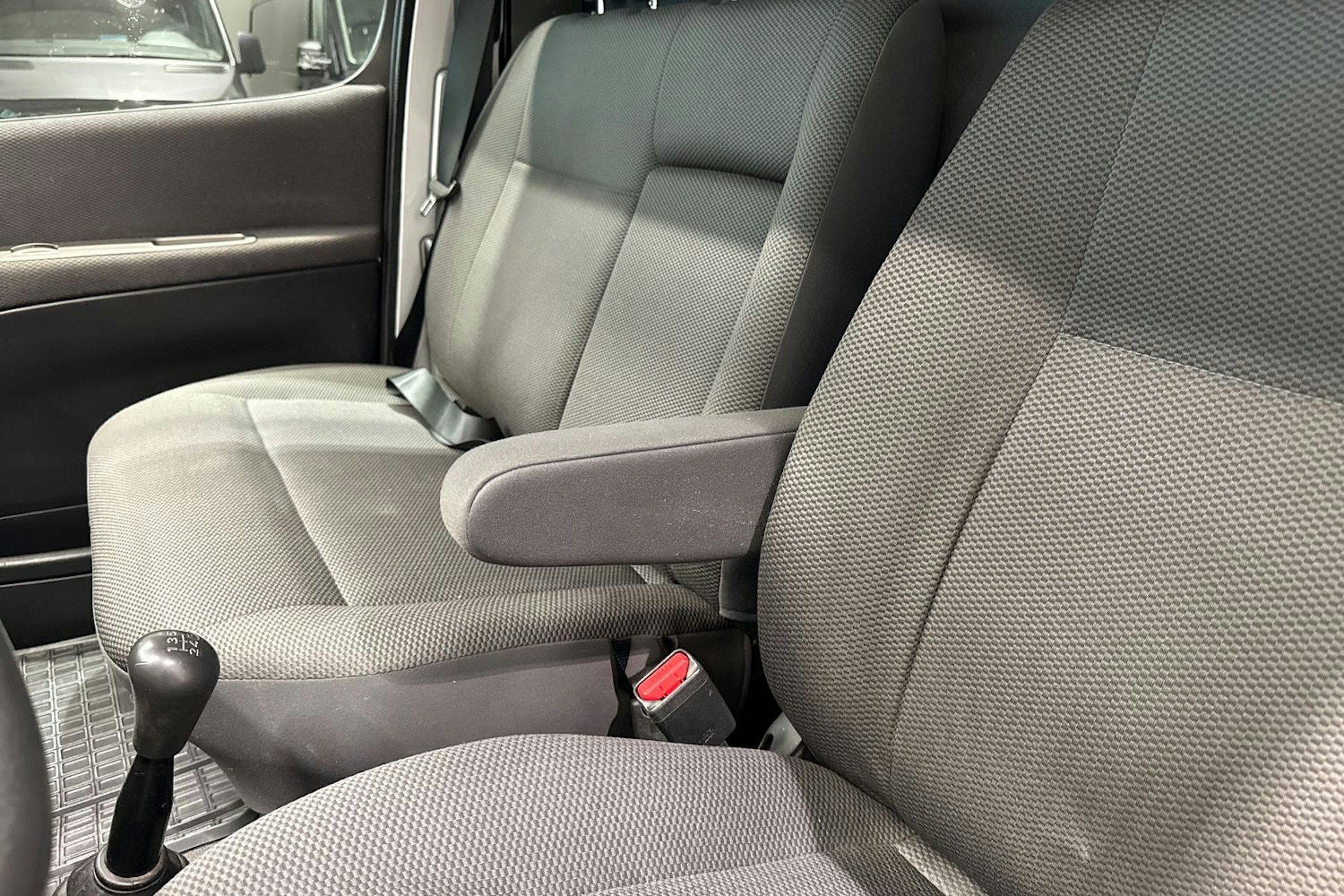 Hopea Toyota HIACE 2011 kuva 25.