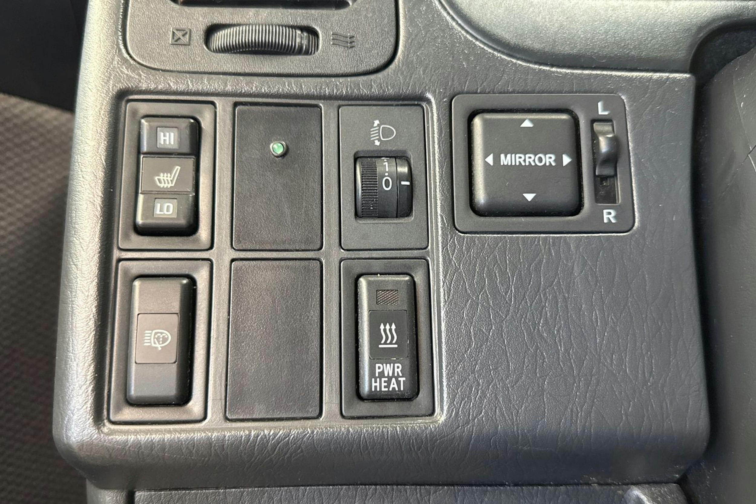 sininen Toyota Hiace 2011 kuva 15.