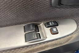 sininen Toyota Hiace 2011 kuva 16.
