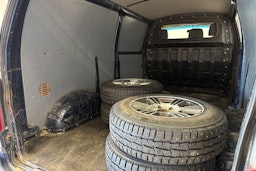 sininen Toyota Hiace 2011 kuva 20.