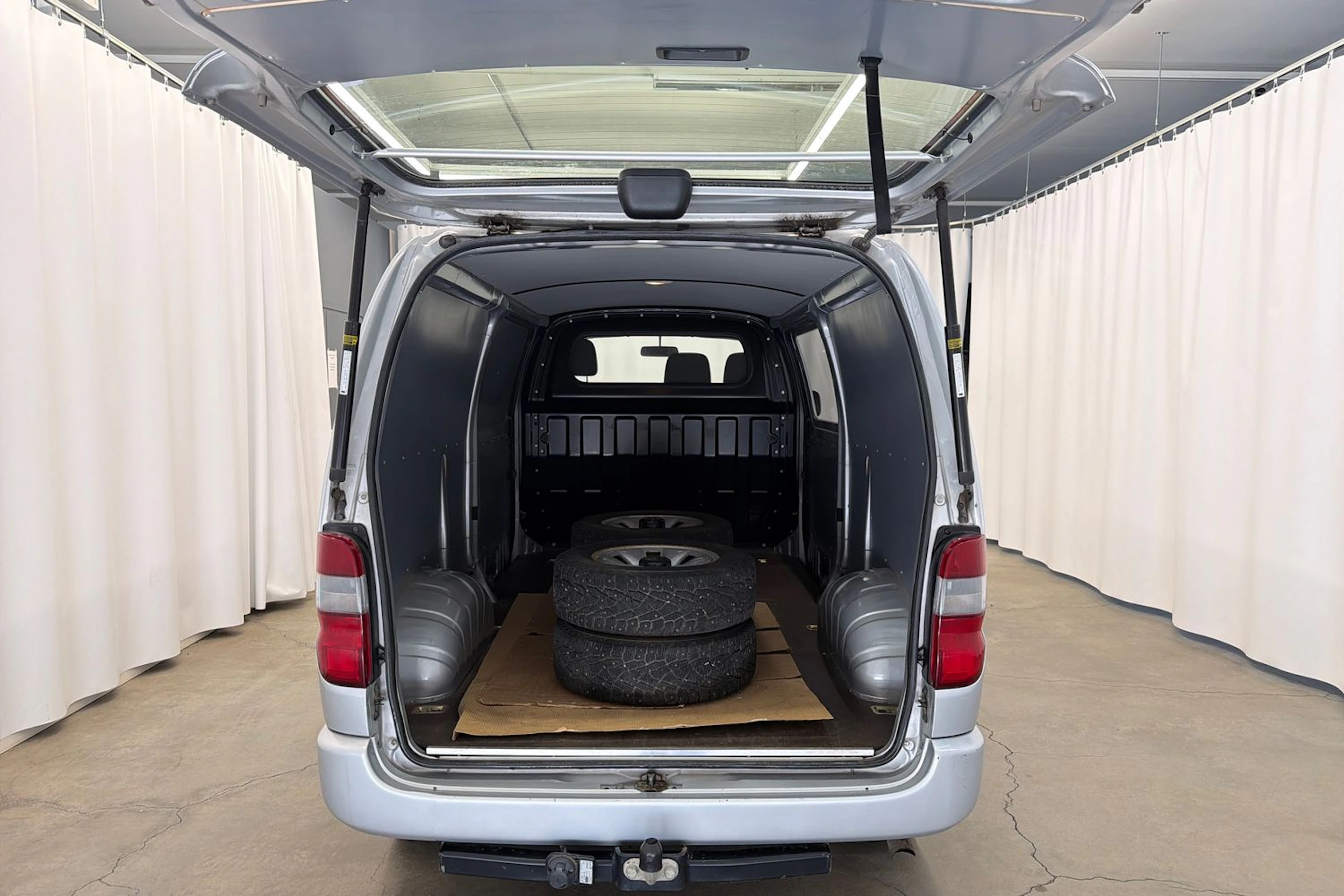 hopea Toyota Hiace 2011 kuva 17.
